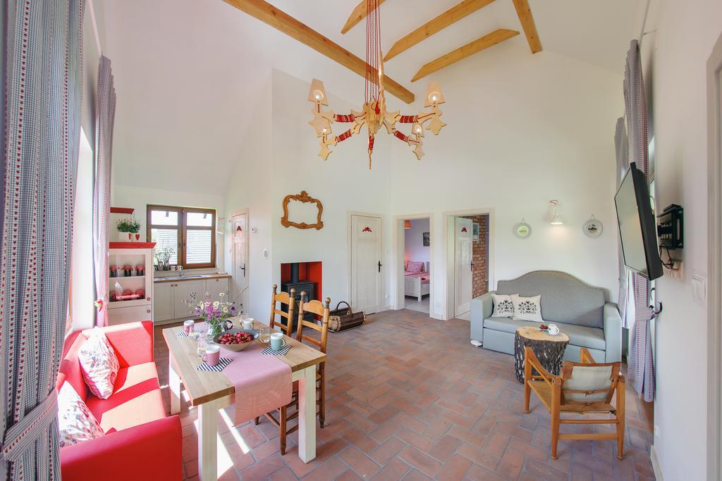 Malinowe Wzgorze Domki 60 M2 Z Balia Na Wylacznosc Krzeszna Room photo